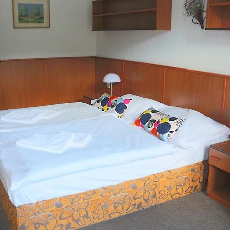Hotel Maredis Korenov Luaran gambar