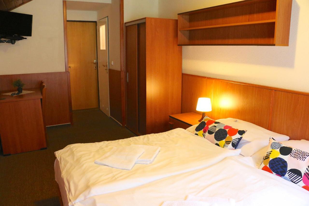 Hotel Maredis Korenov Luaran gambar