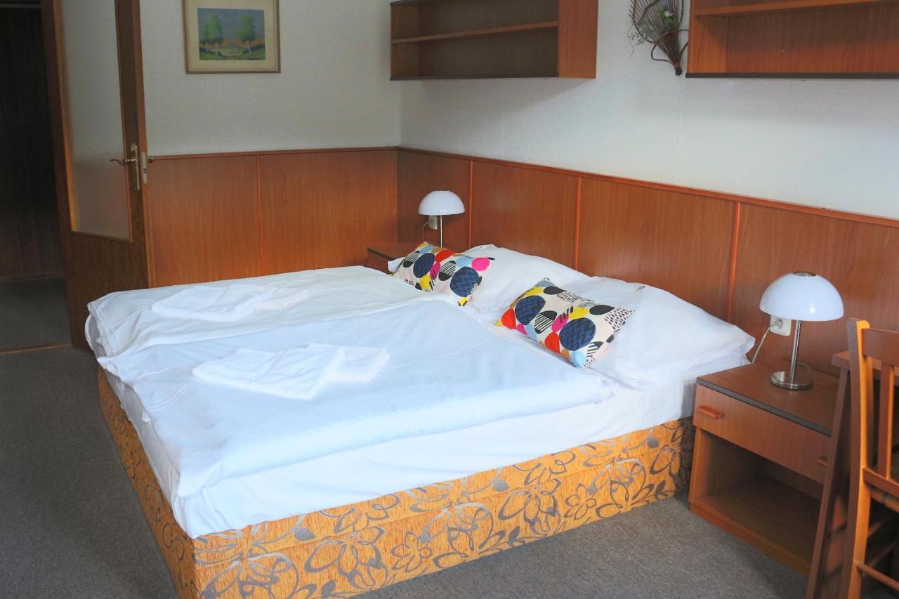 Hotel Maredis Korenov Luaran gambar