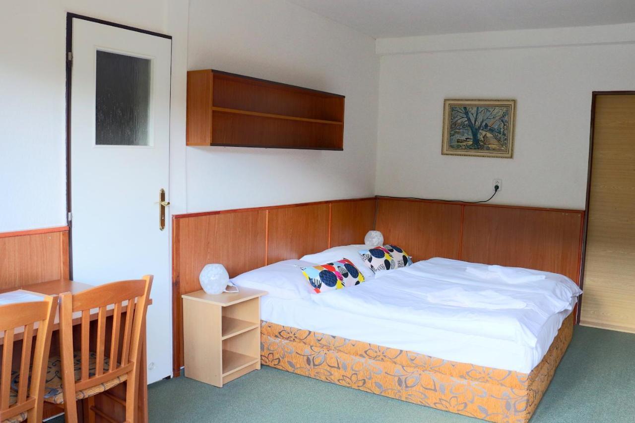 Hotel Maredis Korenov Luaran gambar