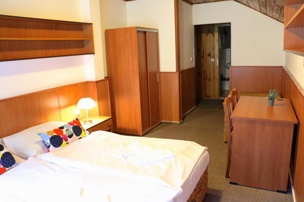 Hotel Maredis Korenov Luaran gambar