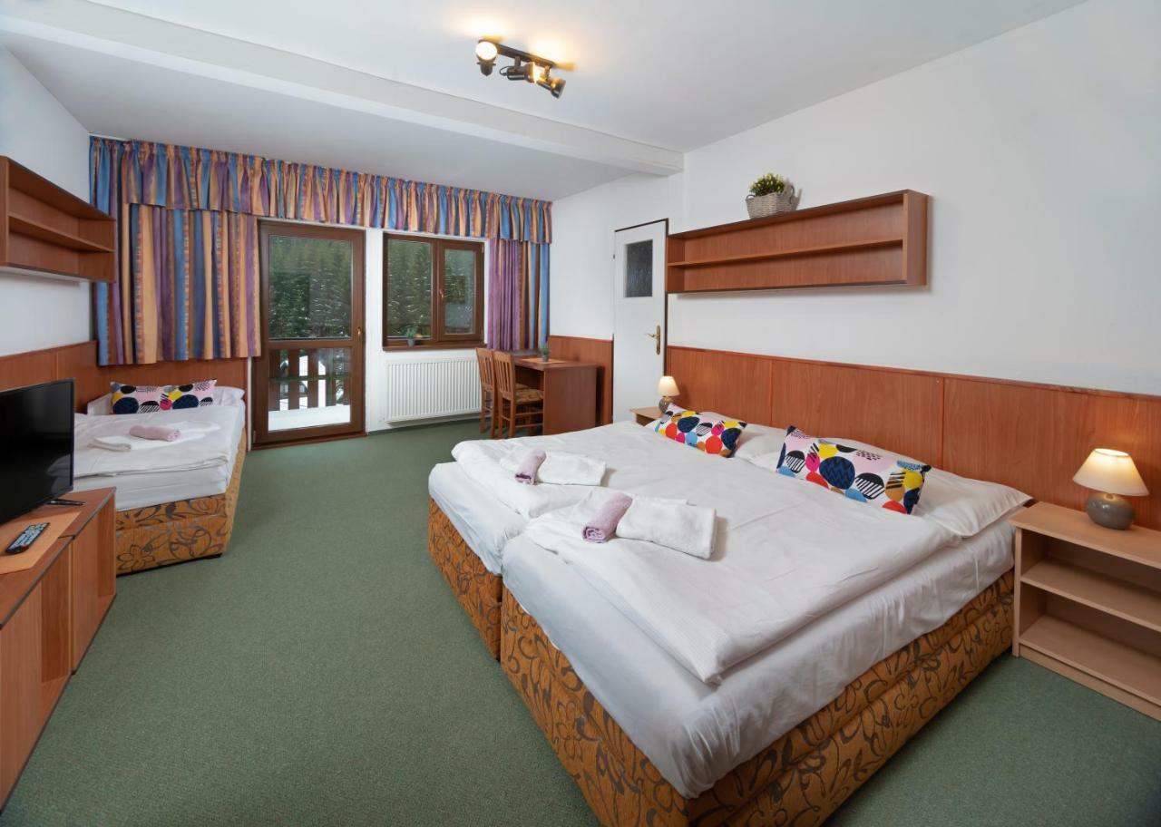 Hotel Maredis Korenov Luaran gambar